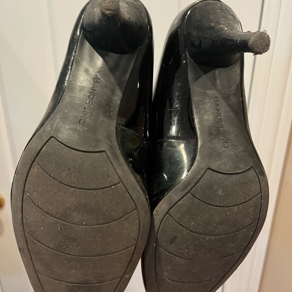 Bandolino Black Patent Pumps - Size 9 - Picture 8 of 11